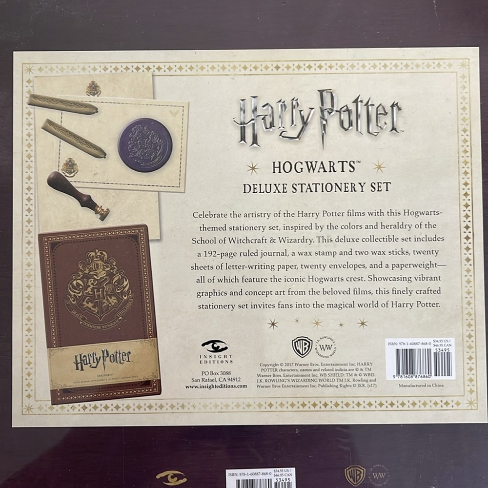 NWT - HARRY POTTER  DELUXE HOGWARTS STATIONARY SET